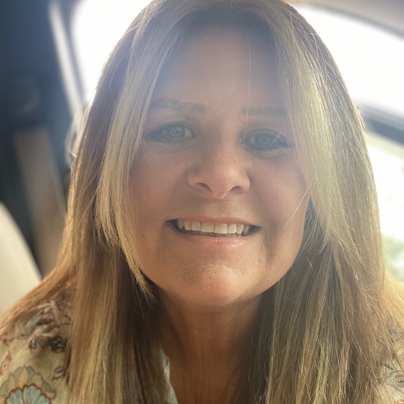 Meet your Posher, Angie - Picture 1 of 1